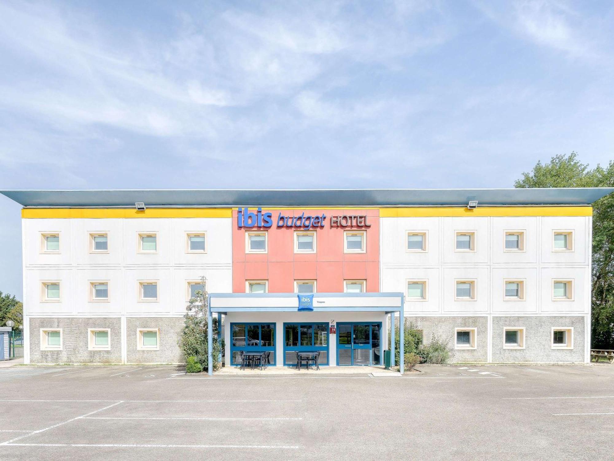 Ibis Budget Versailles - Трап Екстериор снимка