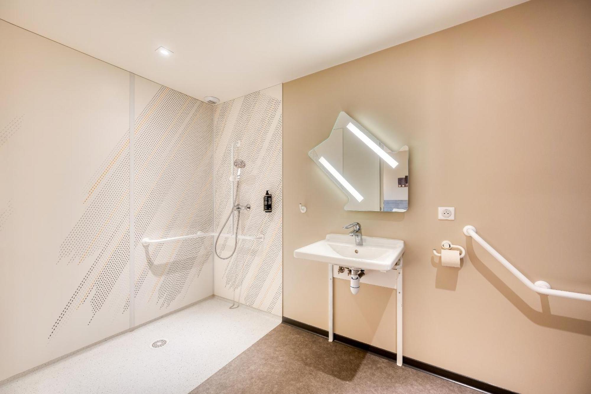 Ibis Budget Versailles - Трап Екстериор снимка