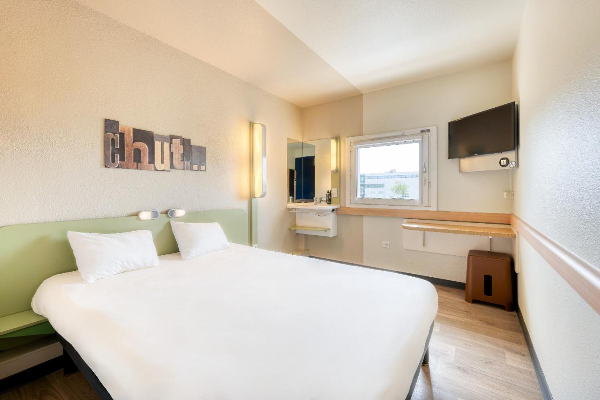 Ibis Budget Versailles - Трап Екстериор снимка